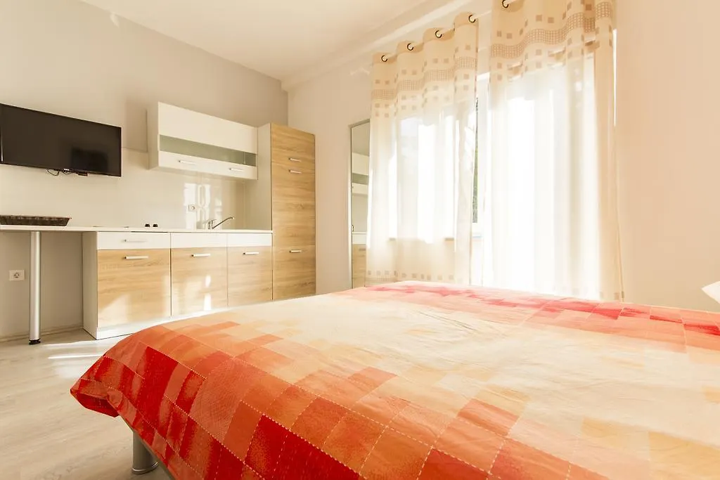 Rooms Vilena Medulin 3*,  Croatia