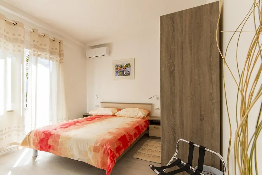 Rooms Vilena Medulin 3*,  Croatia